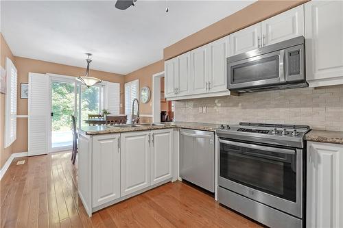 6164 Osprey Boulevard, Mississauga, ON - Indoor Photo Showing Kitchen With Double Sink