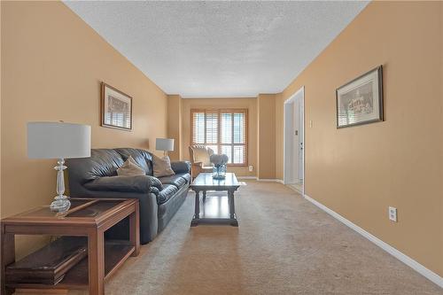 6164 Osprey Boulevard, Mississauga, ON - Indoor Photo Showing Living Room