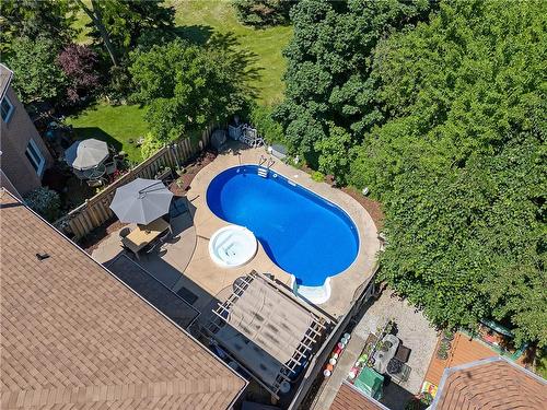 6164 Osprey Boulevard, Mississauga, ON - Outdoor With In Ground Pool