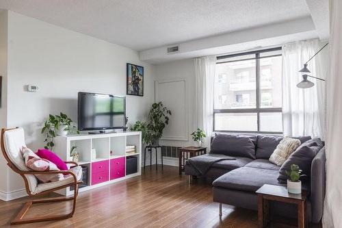 432 Main Street E|Unit #401, Hamilton, ON - Indoor Photo Showing Living Room