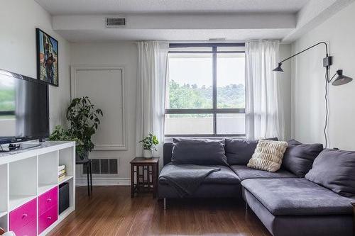 432 Main Street E|Unit #401, Hamilton, ON - Indoor Photo Showing Living Room