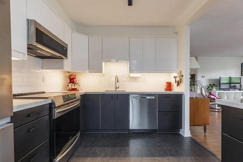 432 Main Street E|Unit #401, Hamilton, ON - Indoor Photo Showing Kitchen With Upgraded Kitchen