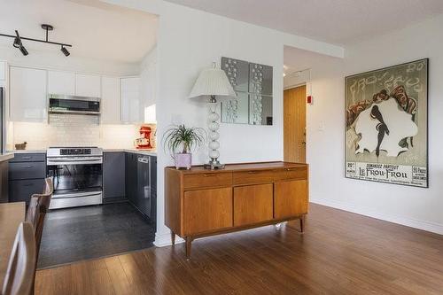 432 Main Street E|Unit #401, Hamilton, ON - Indoor Photo Showing Kitchen With Upgraded Kitchen