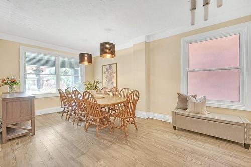 226 Balsam Avenue S, Hamilton, ON - Indoor Photo Showing Dining Room