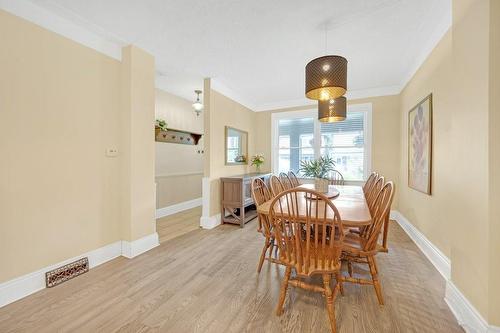 226 Balsam Avenue S, Hamilton, ON - Indoor Photo Showing Dining Room