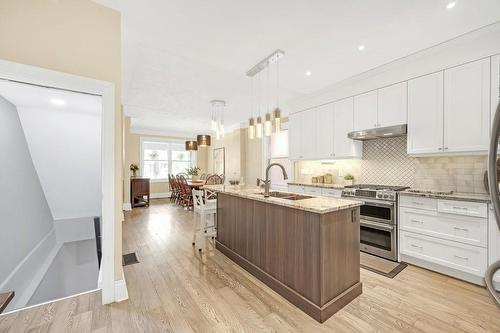 226 Balsam Avenue S, Hamilton, ON - Indoor Photo Showing Kitchen With Upgraded Kitchen