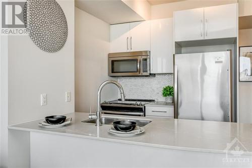 485 Richmond Road Unit#1207, Ottawa, ON - Indoor Photo Showing Kitchen With Double Sink With Upgraded Kitchen