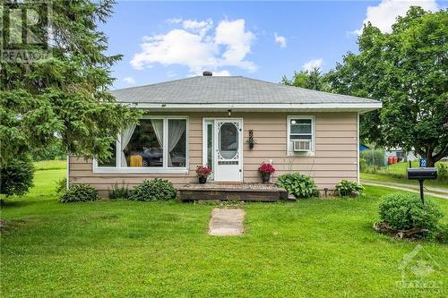 22 Dufferin Street, Smiths Falls, ON - Outdoor