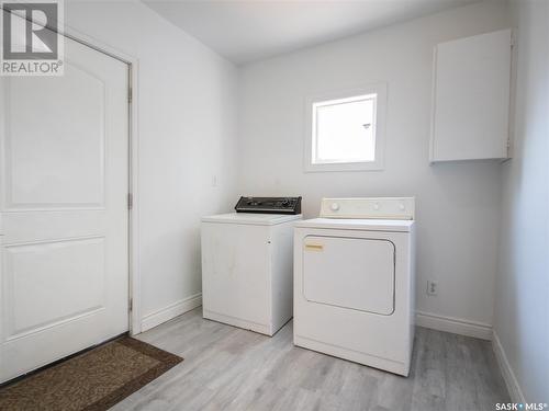 1156 Athol Street, Regina, SK - Indoor Photo Showing Laundry Room