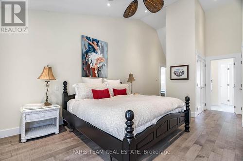 92 Nelson Street, Barrie, ON - Indoor Photo Showing Bedroom