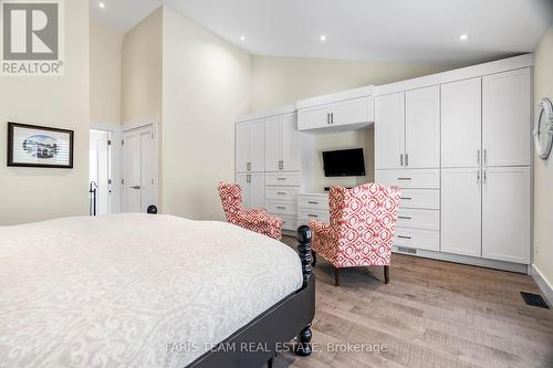 92 Nelson Street, Barrie, ON - Indoor Photo Showing Bedroom