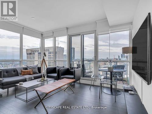 3915 - 70 Temperance Street, Toronto C01, ON - Indoor Photo Showing Living Room