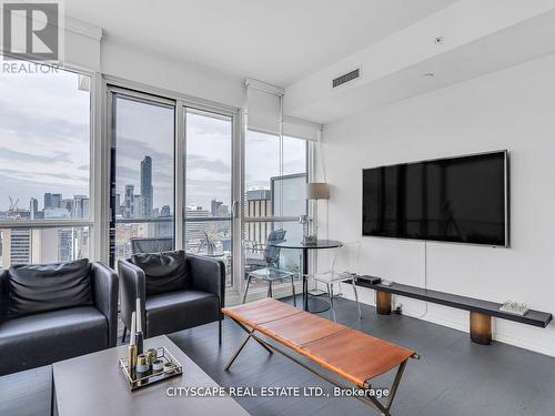 3915 - 70 Temperance Street, Toronto C01, ON - Indoor Photo Showing Living Room