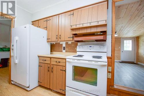 4504 Highway 2, Clarington, ON - Indoor Photo Showing Kitchen