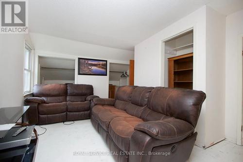 4504 Highway 2, Clarington, ON - Indoor Photo Showing Living Room