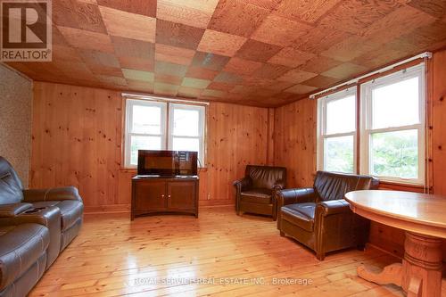 4504 Highway 2, Clarington, ON - Indoor Photo Showing Living Room