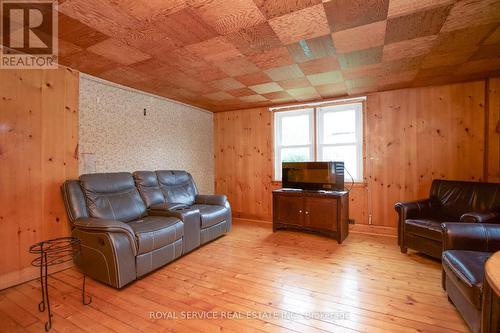 4504 Highway 2, Clarington, ON - Indoor Photo Showing Living Room