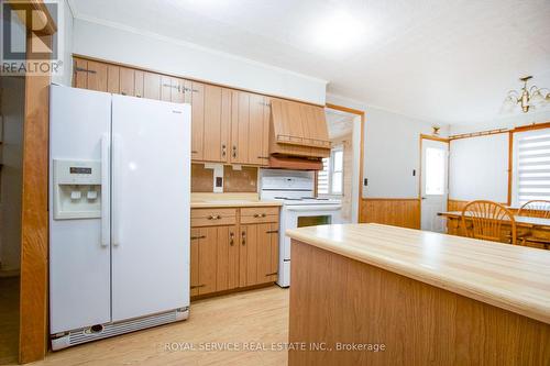 4504 Highway 2, Clarington, ON - Indoor Photo Showing Kitchen