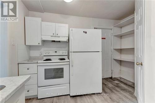 171 Balmoral Avenue N, Hamilton, ON - Indoor Photo Showing Kitchen