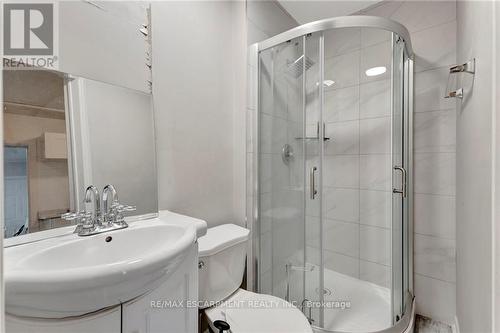 171 Balmoral Avenue N, Hamilton, ON - Indoor Photo Showing Bathroom