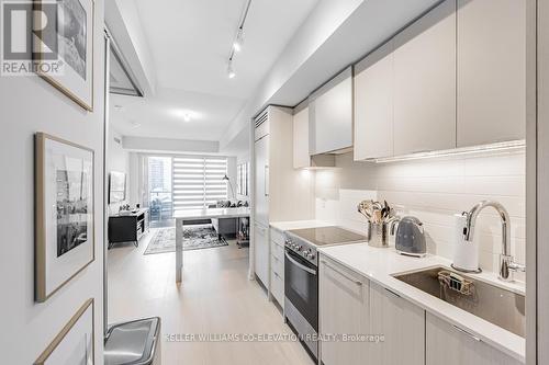 404S - 10 Gibbs Road, Toronto, ON - Indoor Photo Showing Kitchen With Upgraded Kitchen