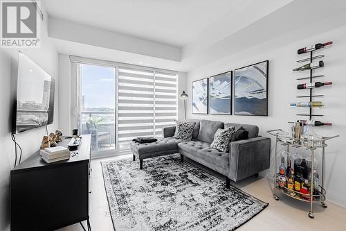 404S - 10 Gibbs Road, Toronto, ON - Indoor Photo Showing Living Room