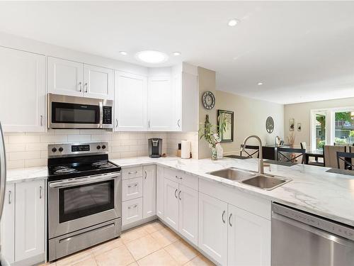 750 Quilchena Cres, Nanaimo, BC - Indoor Photo Showing Kitchen With Double Sink With Upgraded Kitchen