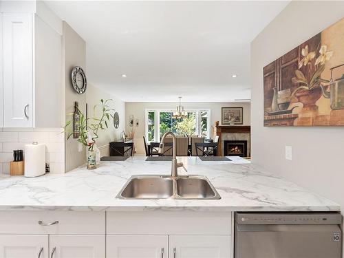 750 Quilchena Cres, Nanaimo, BC - Indoor Photo Showing Kitchen With Double Sink