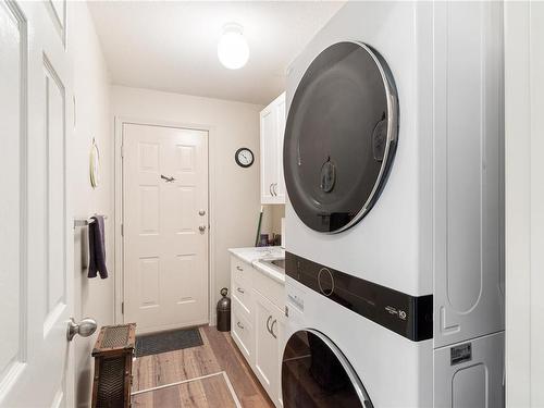 750 Quilchena Cres, Nanaimo, BC - Indoor Photo Showing Laundry Room