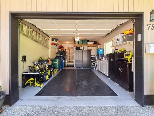 750 Quilchena Cres, Nanaimo, BC - Indoor Photo Showing Garage