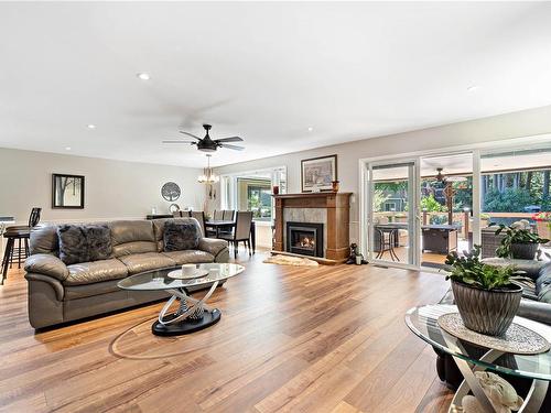 750 Quilchena Cres, Nanaimo, BC - Indoor Photo Showing Living Room With Fireplace