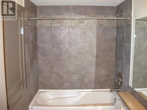 654 Cook Road Unit# 525, Kelowna, BC - Indoor Photo Showing Bathroom