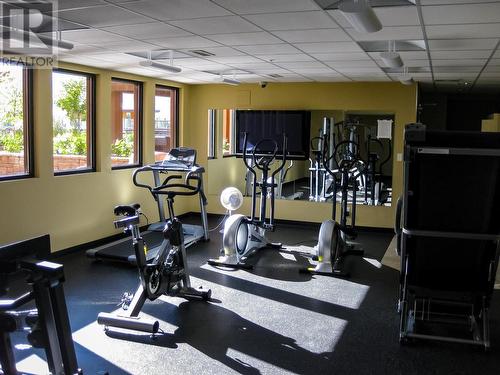 654 Cook Road Unit# 525, Kelowna, BC - Indoor Photo Showing Gym Room