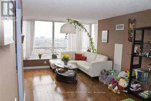 2710 - 33 Sheppard Avenue E, Toronto (Willowdale East), ON - Indoor Photo Showing Living Room