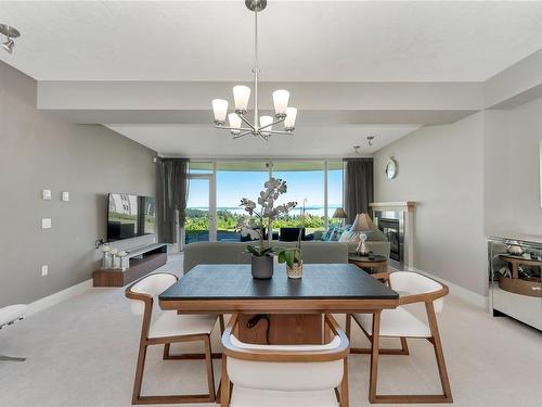 102-738 Sayward Hill Terr, Saanich, BC - Indoor Photo Showing Dining Room