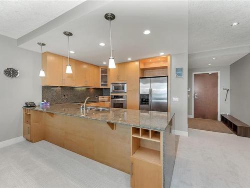 102-738 Sayward Hill Terr, Saanich, BC - Indoor Photo Showing Kitchen With Stainless Steel Kitchen With Double Sink With Upgraded Kitchen