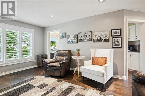 126 Gurnett Drive, Hamilton, ON - Indoor Photo Showing Living Room