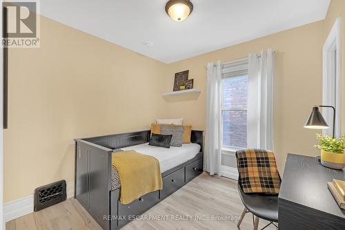 226 Balsam Avenue S, Hamilton, ON - Indoor Photo Showing Bedroom