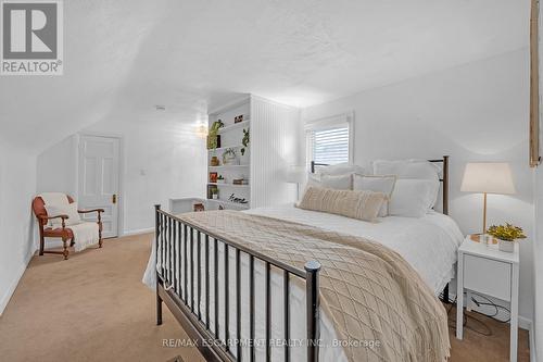 226 Balsam Avenue S, Hamilton, ON - Indoor Photo Showing Bedroom