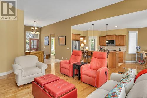 1077 Peak Point Drive, West Kelowna, BC - Indoor Photo Showing Living Room