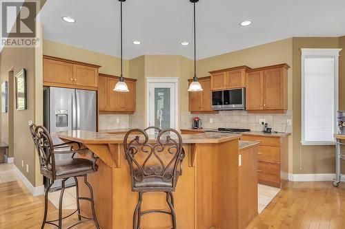 1077 Peak Point Drive, West Kelowna, BC - Indoor Photo Showing Kitchen