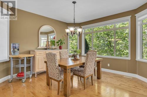 1077 Peak Point Drive, West Kelowna, BC - Indoor Photo Showing Dining Room