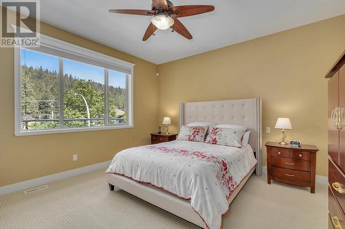 1077 Peak Point Drive, West Kelowna, BC - Indoor Photo Showing Bedroom