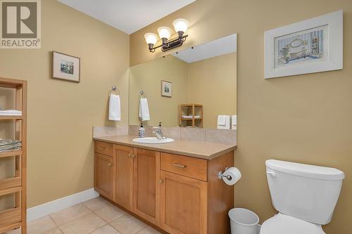1077 Peak Point Drive, West Kelowna, BC - Indoor Photo Showing Bathroom