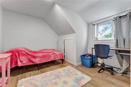 171 Balmoral Avenue N, Hamilton, ON - Indoor Photo Showing Bedroom