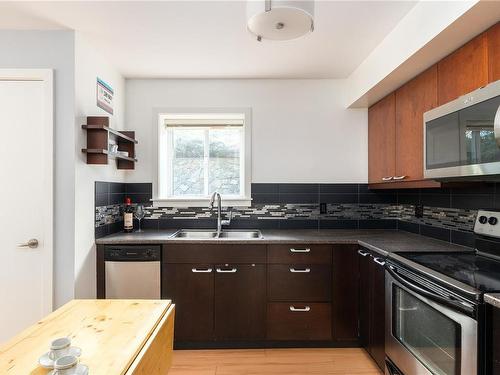 101-356 Gorge Rd East, Victoria, BC - Indoor Photo Showing Kitchen With Double Sink