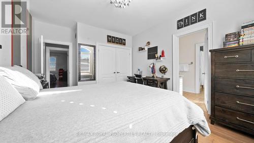 153 Pine Hill Road, Bradford West Gwillimbury, ON - Indoor Photo Showing Bedroom