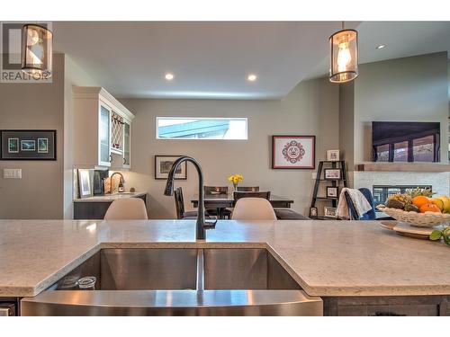 5350 Silver Star Road Unit# 25, Vernon, BC - Indoor Photo Showing Kitchen With Double Sink