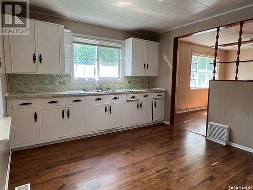 404 Macleod Avenue E, Melfort, SK - Indoor Photo Showing Kitchen With Double Sink