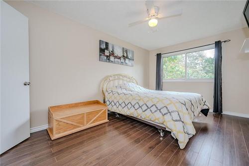 1548 Newlands Crescent|Unit #14, Burlington, ON - Indoor Photo Showing Bedroom